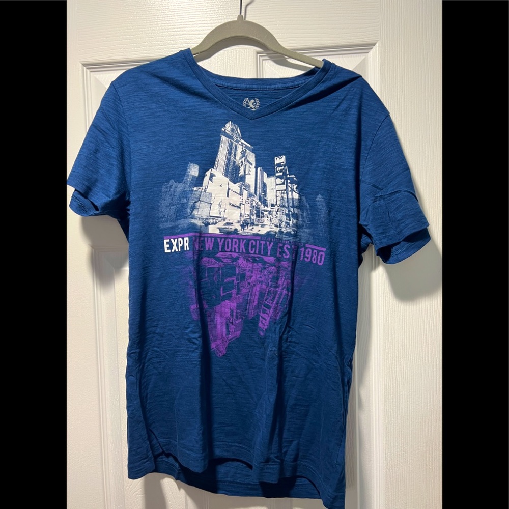 Express v-neck T-shirt